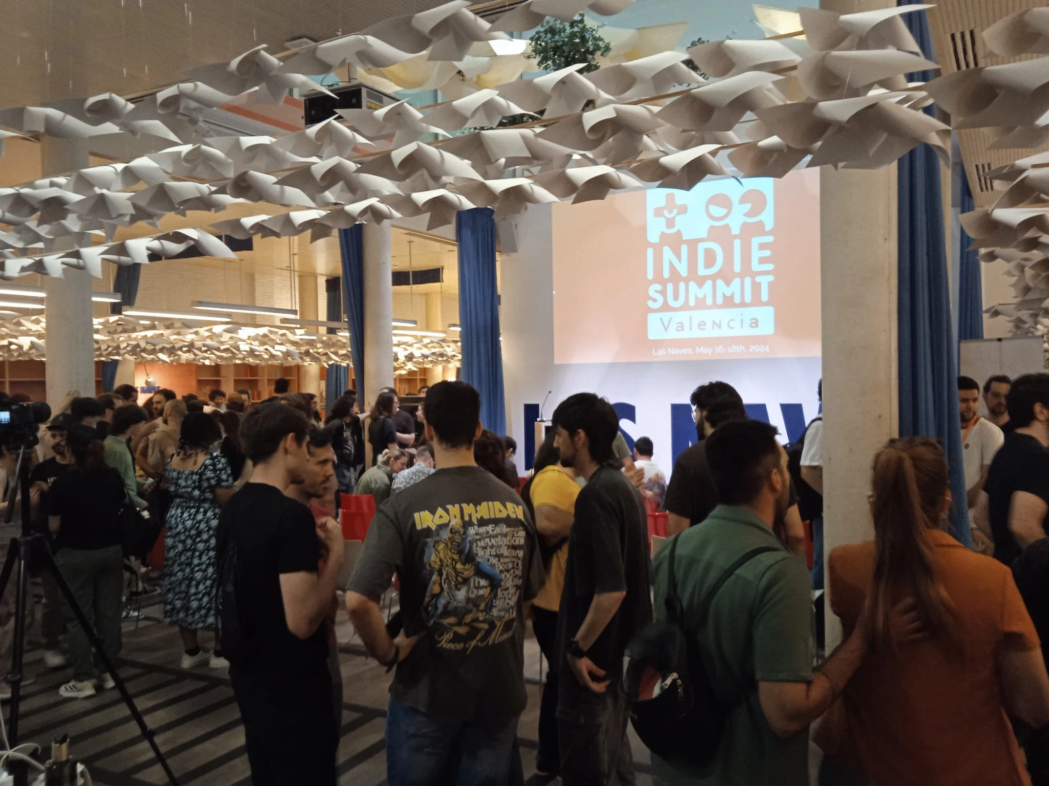 Fotografia dels assistents a un acte de la València Indie Summit