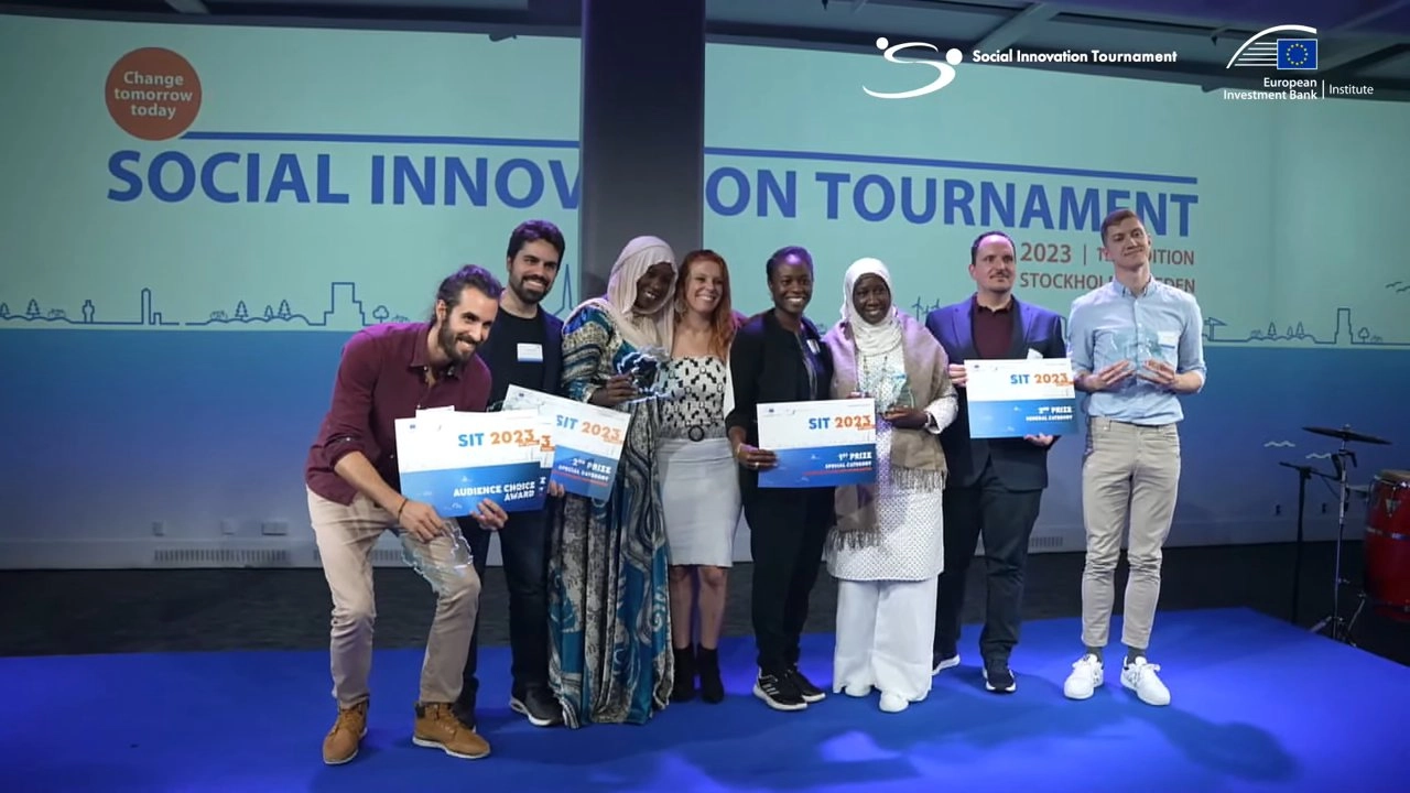 Foto de familia de los ganadores del Social Innonvation Tournament - EIB 2023